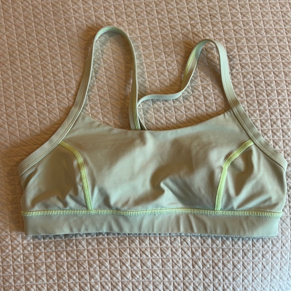 Lululemon sports bra